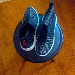 Casual soft bottom shoes